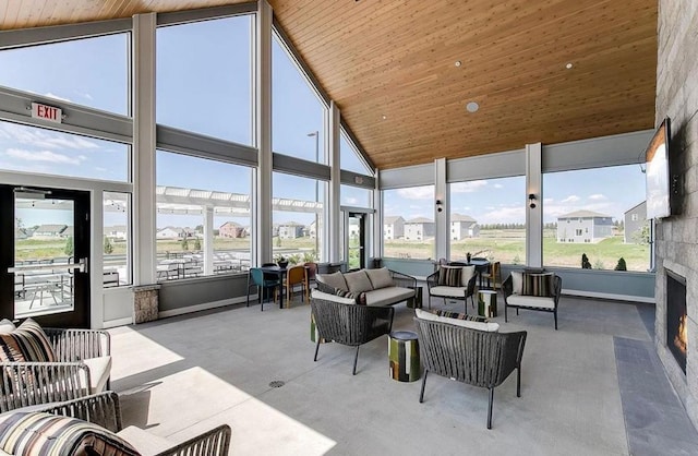 sunroom with lofted ceiling