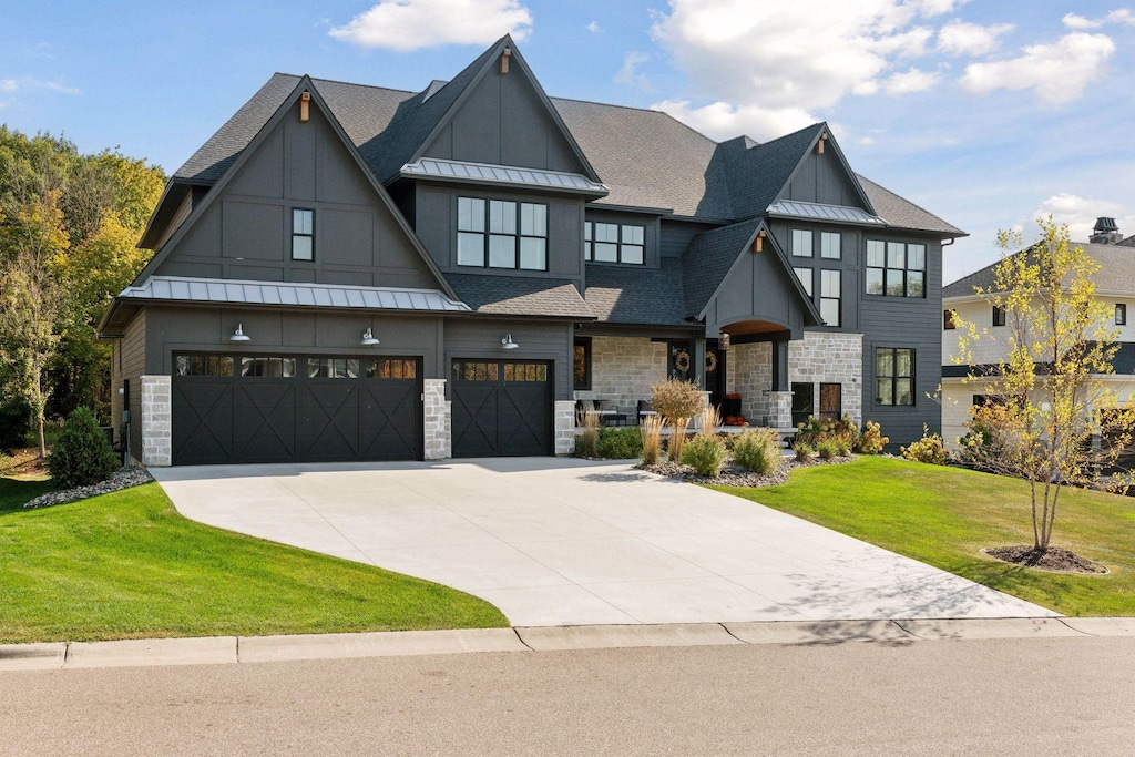 view of front of property featuring a front lawn and a garage