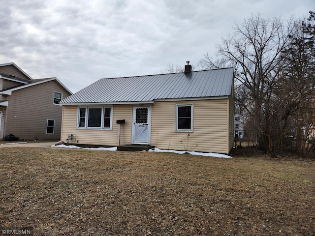 view of front of house with a front yard