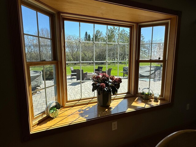 310 7th St SW, Roseau, MN 56751 - view of entryway