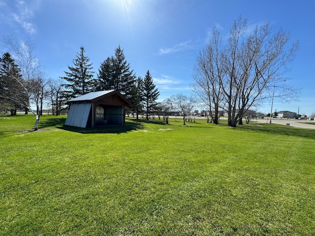310 7th St SW, Roseau, MN 56751 - view of yard with an outdoor structure
