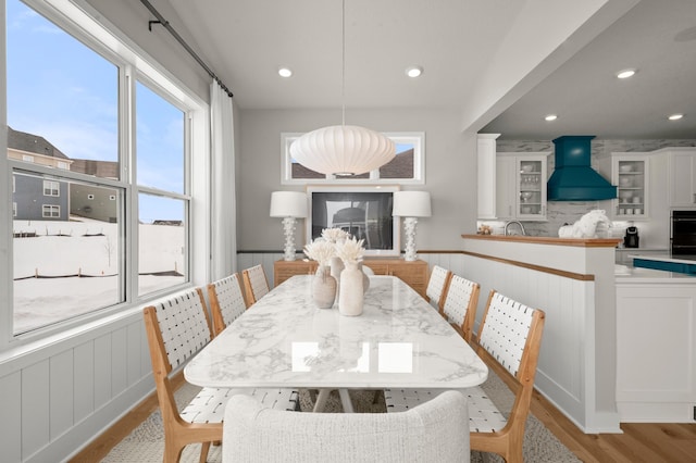 dining space with sink and light hardwood / wood-style flooring