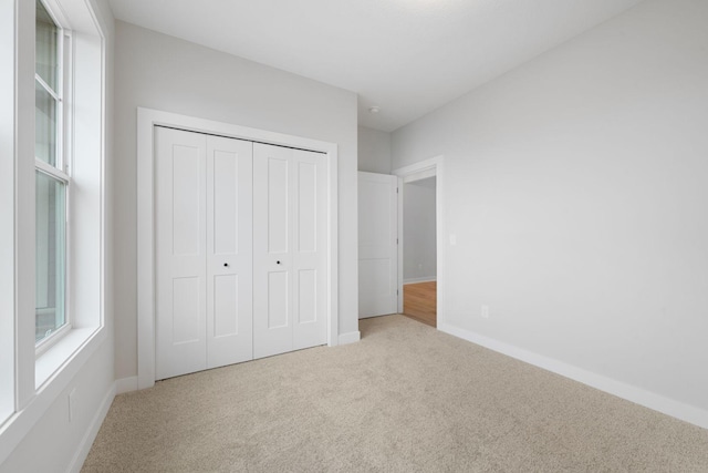 10142 Arrowwood Trl, Woodbury, MN 55129 - unfurnished bedroom featuring carpet flooring, baseboards, and a closet