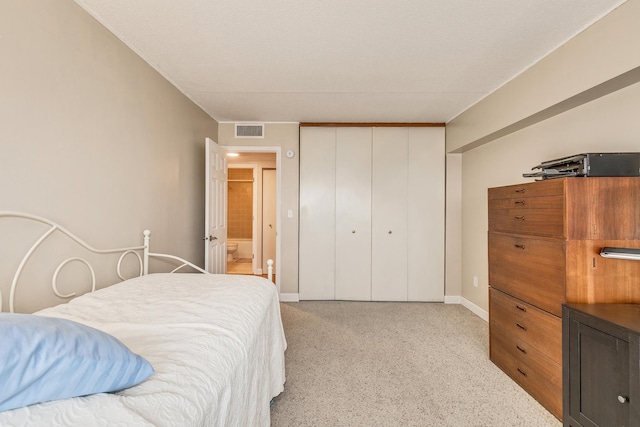 bedroom with a closet