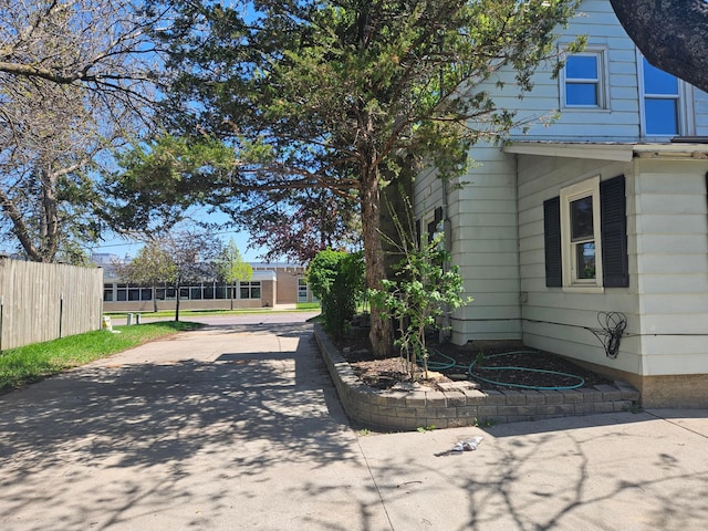 412 Prairie Ave, Faribault, MN 55021 - view of side of home featuring driveway and fence