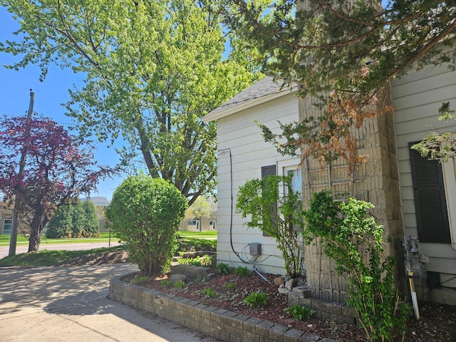 412 Prairie Ave, Faribault, MN 55021 - view of side of home