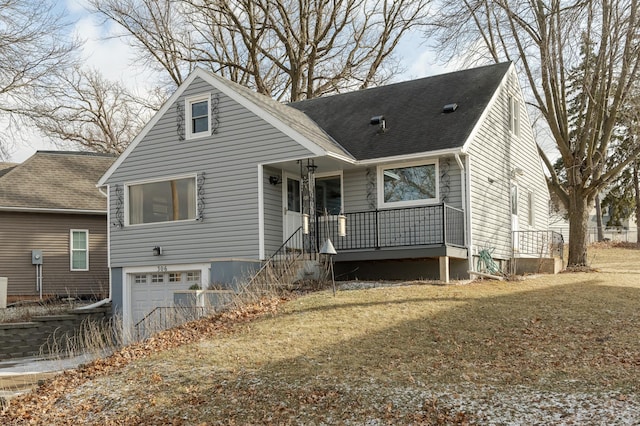 view of front of home with a front lawn and a garage