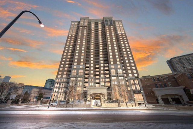 500 Grant St Unit 204, Minneapolis, MN 55404 - view of property at dusk