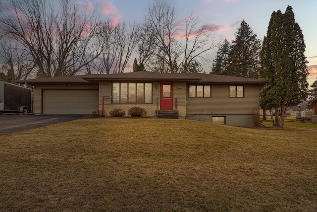 view of front facade featuring a yard and a garage