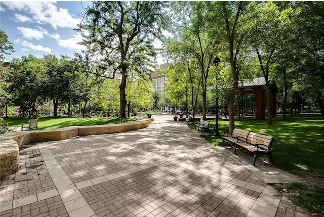 312 Spring St Unit 309, Saint Paul, MN 55102 - surrounding community featuring a gazebo and a yard