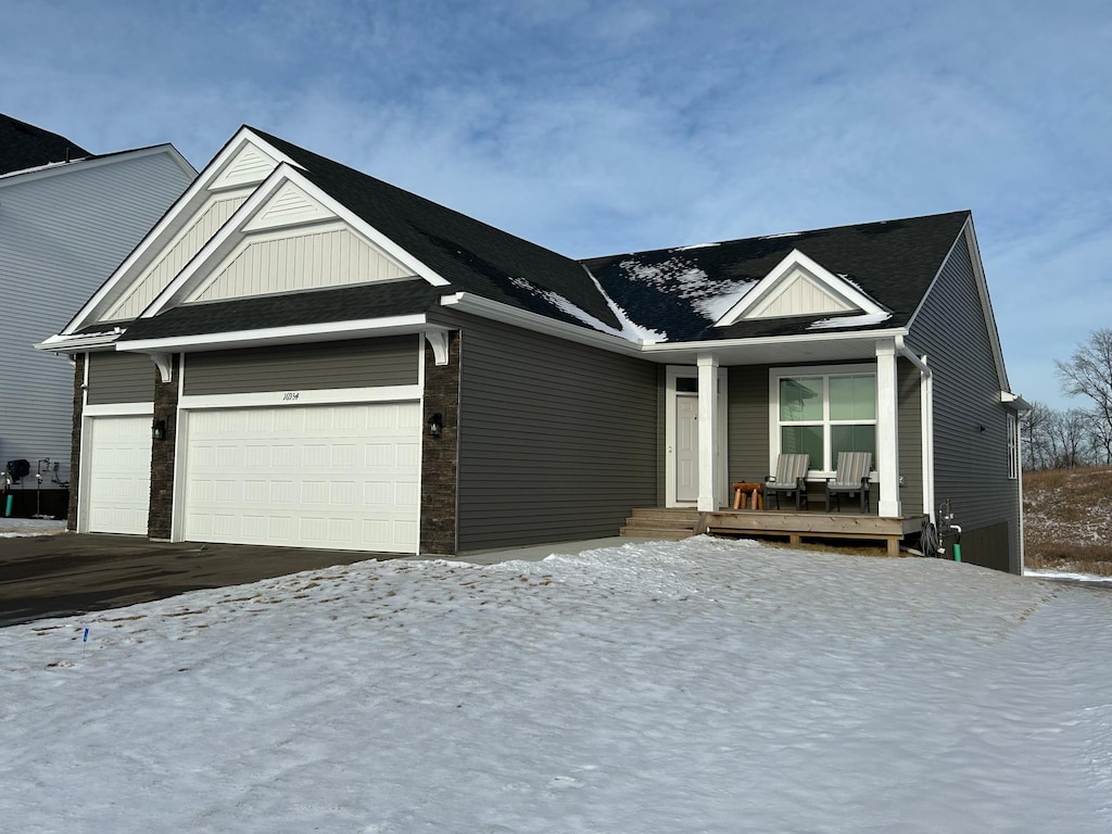 view of front facade with covered porch and a garage