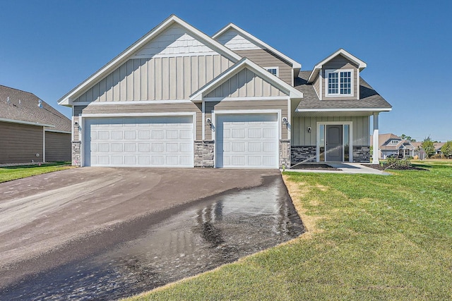 craftsman-style home featuring a front yard