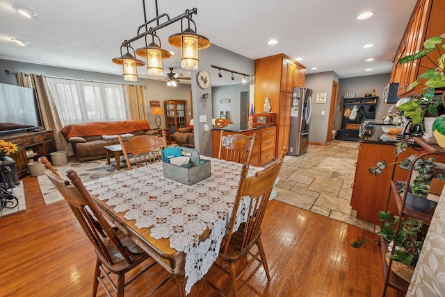 dining area with light wood-type flooring, ceiling fan, and recessed lighting