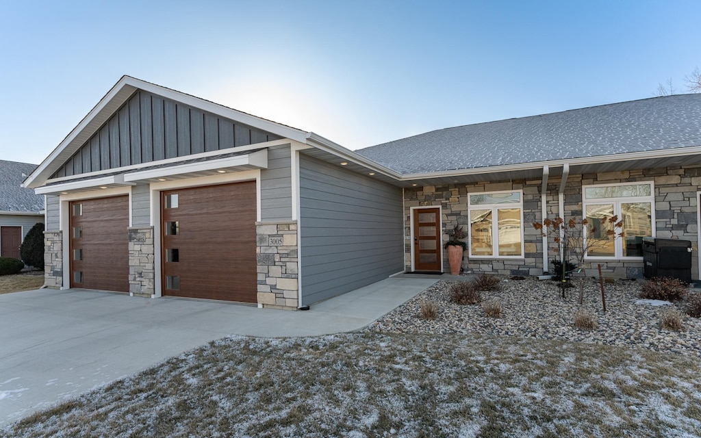 ranch-style home featuring a garage