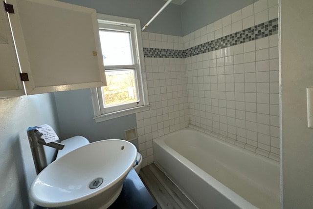 full bathroom featuring hardwood / wood-style flooring, toilet, a wealth of natural light, and sink