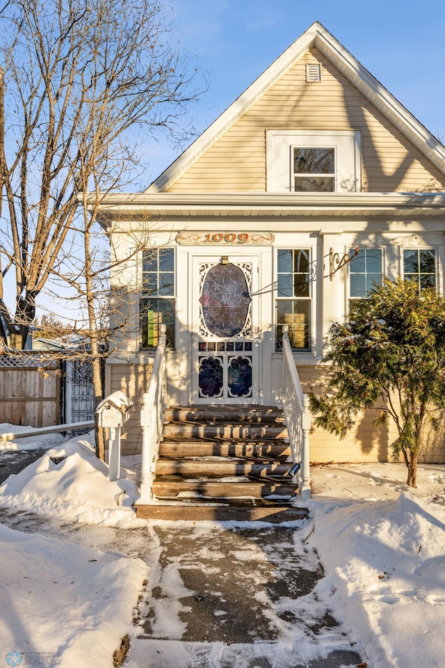 view of front of property