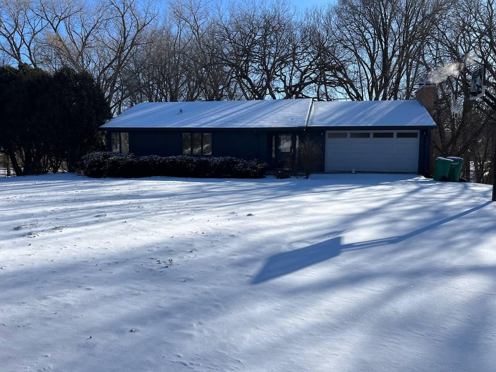 single story home featuring a garage