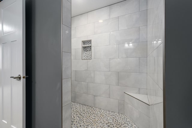 bathroom featuring a tile shower