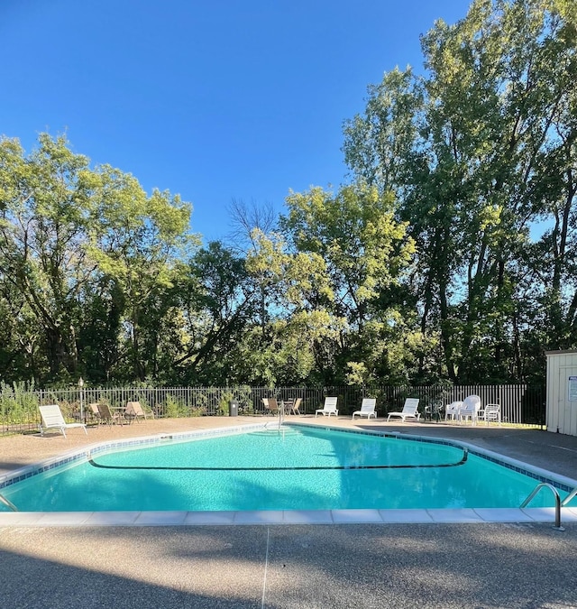 view of swimming pool