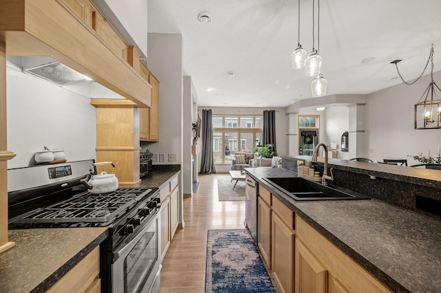 kitchen with sink, decorative light fixtures, custom exhaust hood, and stainless steel appliances