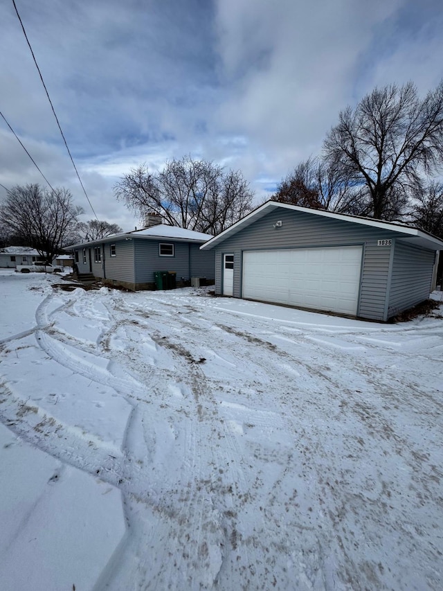 view of front facade with a garage and an outdoor structure