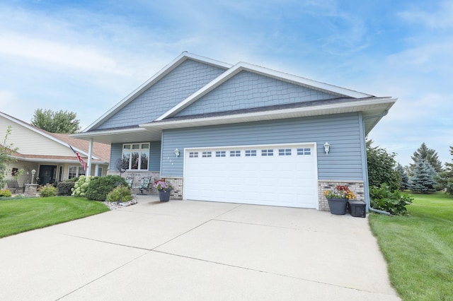 view of front facade featuring a front lawn and a garage