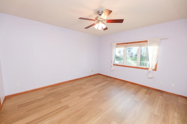 unfurnished room featuring light wood-type flooring and ceiling fan