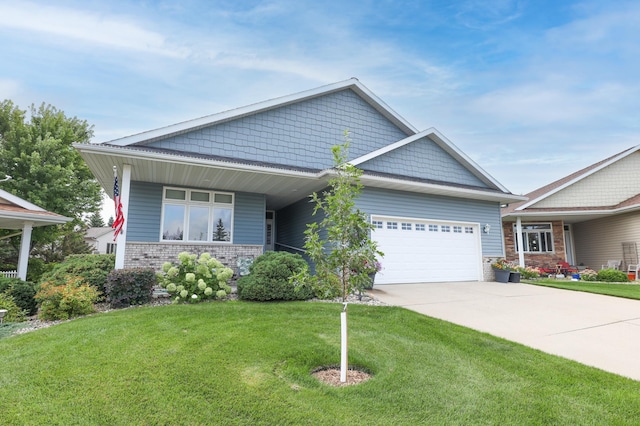 craftsman inspired home featuring a front yard and a garage