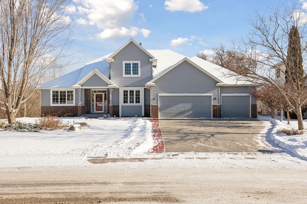 view of front of property featuring a garage