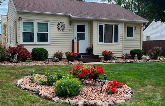 view of front of house with a front yard