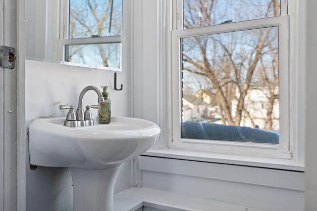 room details featuring a sink