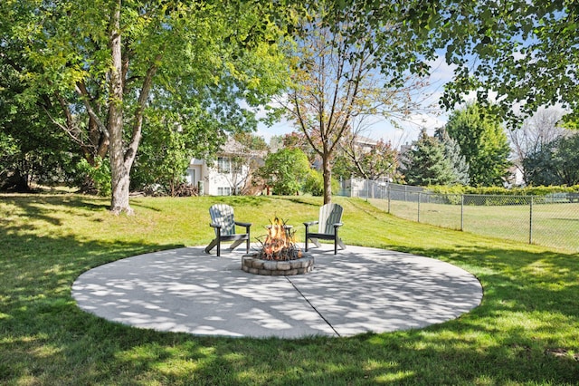 view of patio featuring a fire pit