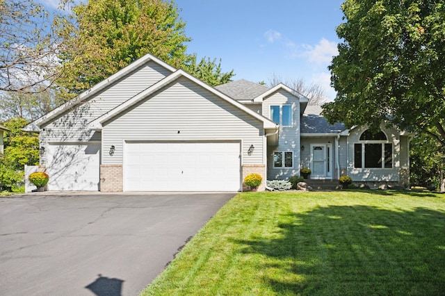 view of front facade featuring a garage and a front lawn