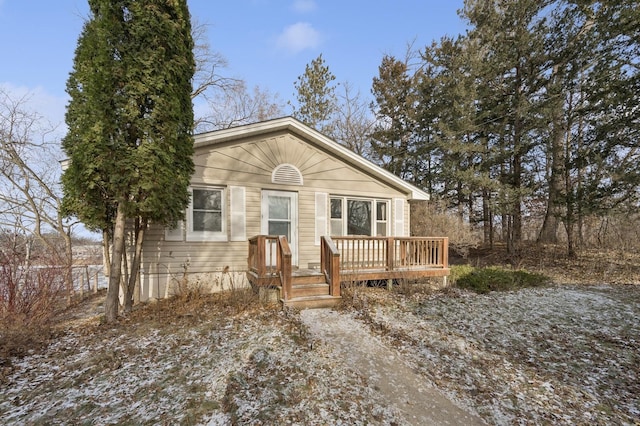 view of front facade featuring a wooden deck