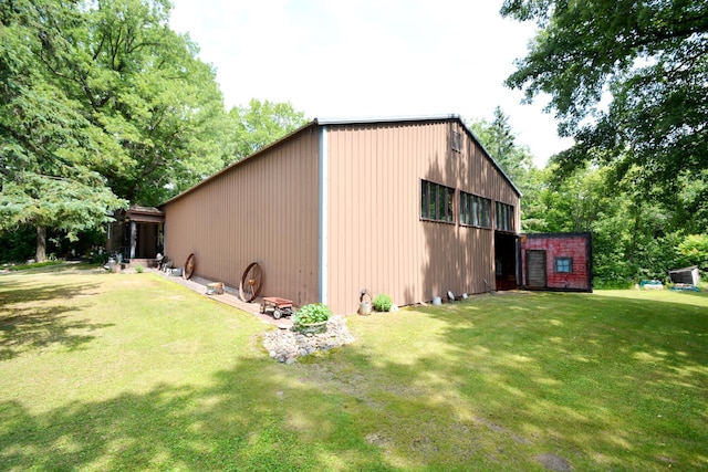 view of outdoor structure featuring a yard