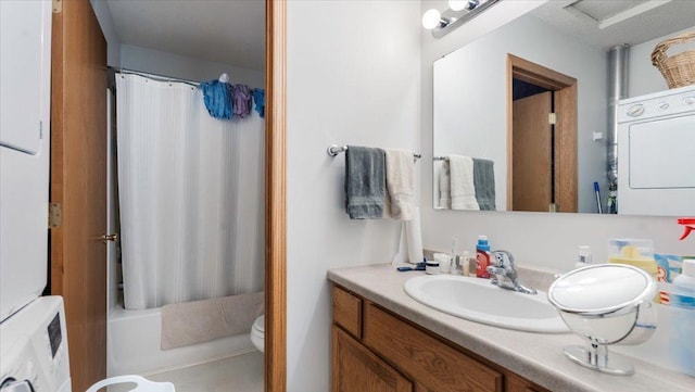 full bathroom featuring stacked washer / drying machine, vanity, toilet, and shower / bath combo