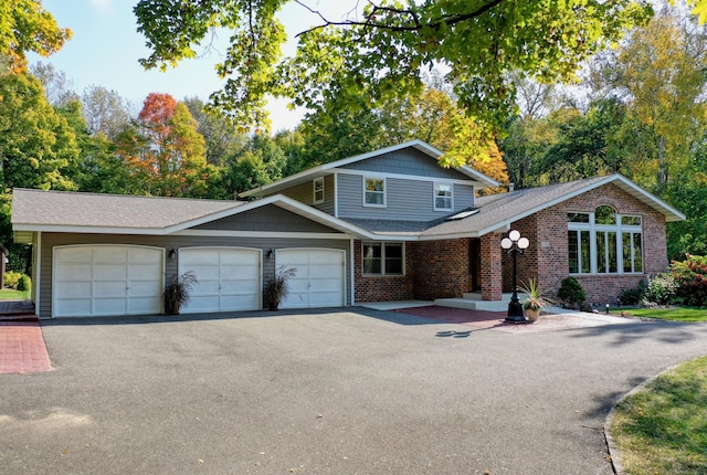 view of front facade featuring a garage