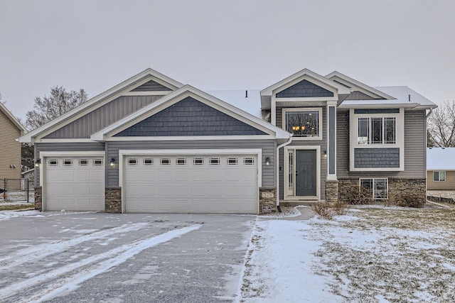 craftsman house featuring a garage