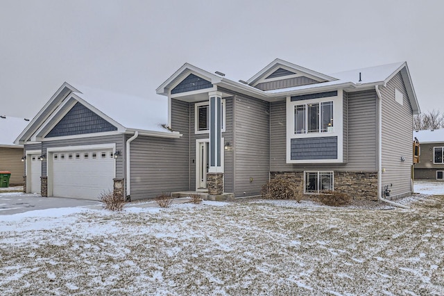 view of front facade featuring a garage