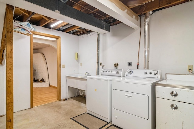 laundry room featuring washer and clothes dryer