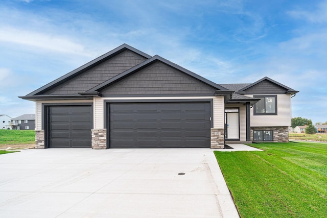 craftsman inspired home with a front yard and a garage