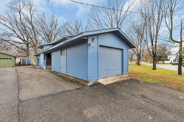 garage featuring a lawn