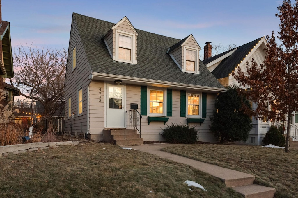 new england style home with a yard