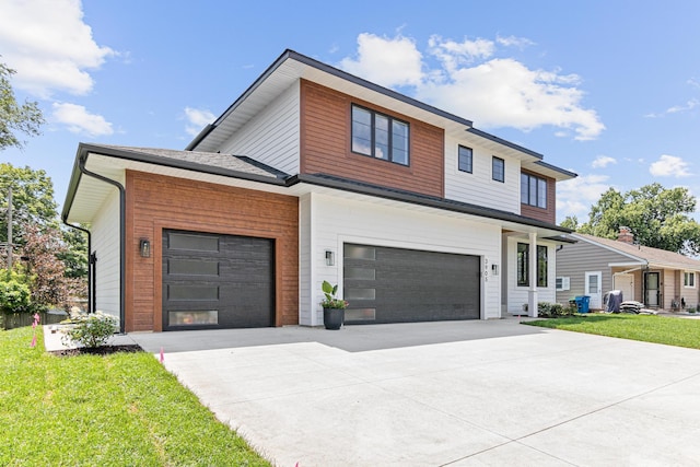 view of front of property featuring a front yard and a garage