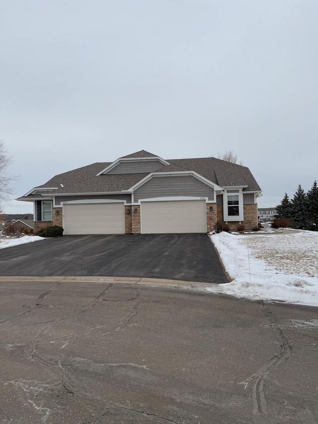 view of front facade featuring a garage