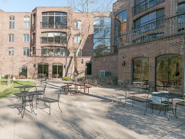 view of property's community featuring a patio area