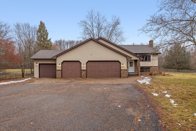 view of front facade featuring a garage