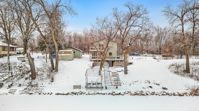 view of yard layered in snow