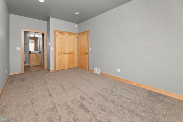 unfurnished bedroom with carpet flooring and a closet