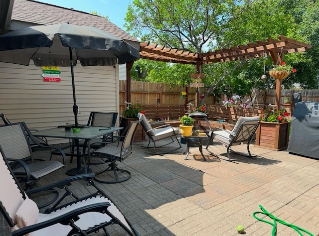 view of patio featuring a pergola